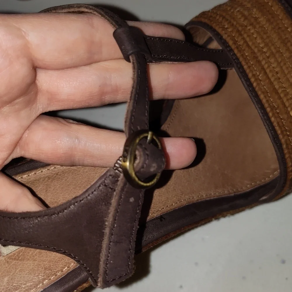 UGG Women’s Brown Espadrille Wedge size6.5